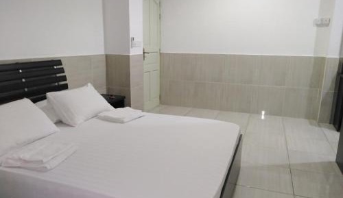 Deluxe Double Room (2 Adults + 1 Child)
