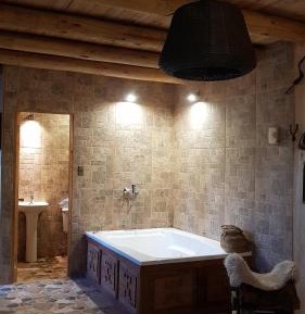 Queen Room with Spa Bath