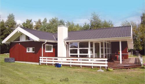 Three-Bedroom Holiday Home 