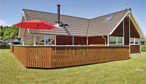 Three-Bedroom Holiday Home 