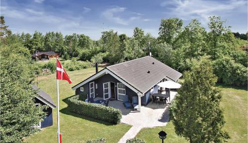 Three-Bedroom Holiday Home 