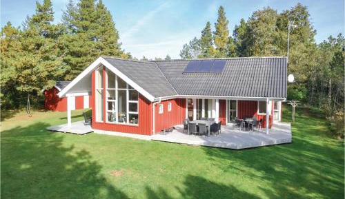 Four-Bedroom Holiday Home