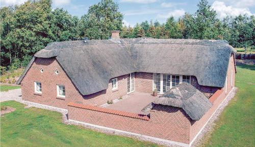 Six-Bedroom Holiday Home
