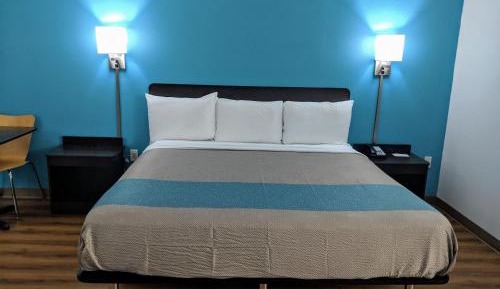 King Room with Roll-in Shower - Disability Access - Non-Smoking