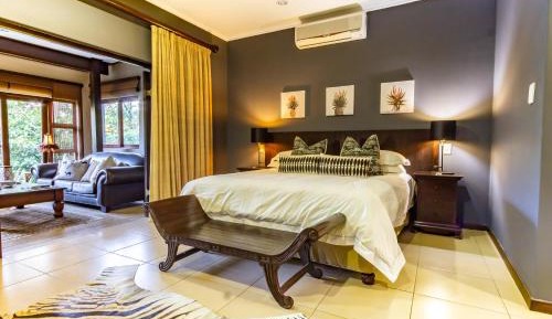 Deluxe Family Suite (2 Adults + 2 Children)