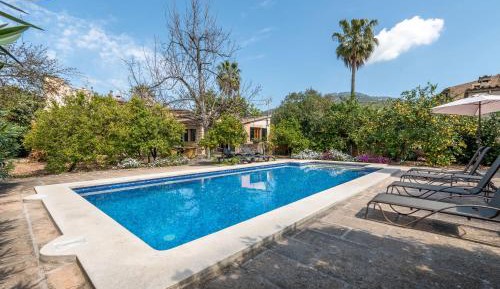 Villa with Garden View