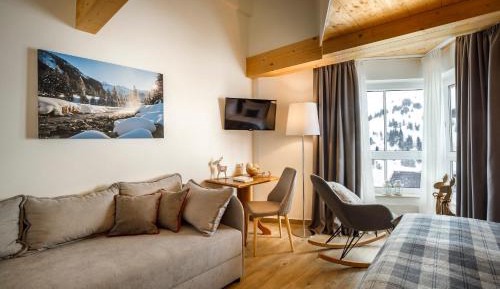 Suite for 4+1