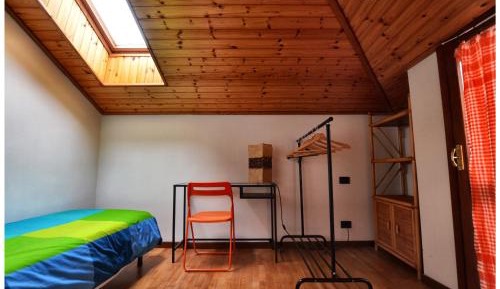 Single Room with Shared Bathroom