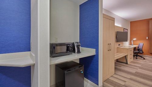 Standard King Room with Mobility Accessible Tub
