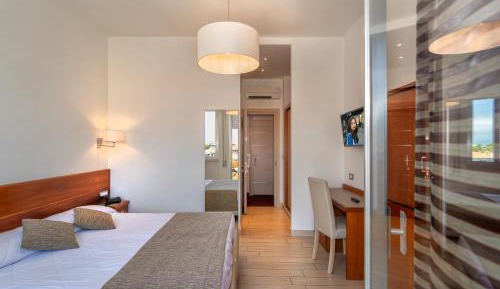 Triple Room with Side Sea View - Beach Access