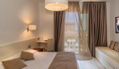 Triple Room with Sea View and Balcony - Beach Access
