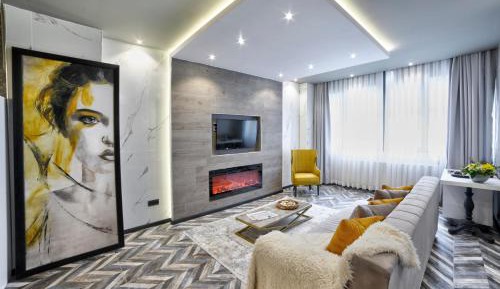 Queen Suite with Fireplace