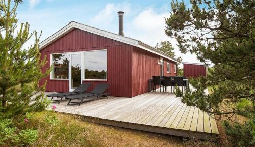 Three-Bedroom Holiday Home 