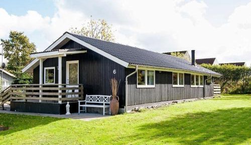 Three-Bedroom Holiday Home 