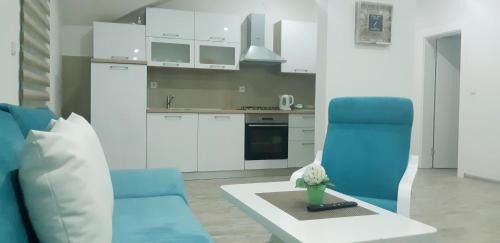 Apartment with Mountain View