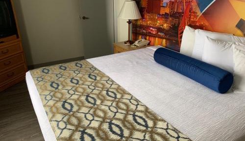 One-Bedroom King Suite - Non-Smoking
