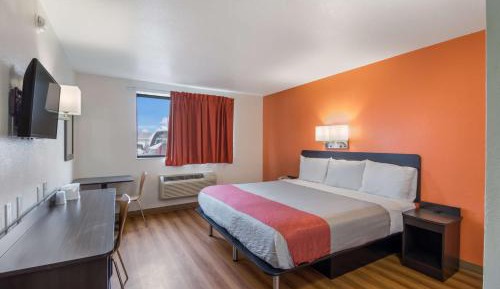 King Room - Disability Access - Non-Smoking