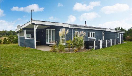 Three-Bedroom Holiday Home 