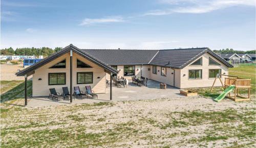 Eight-Bedroom Holiday Home