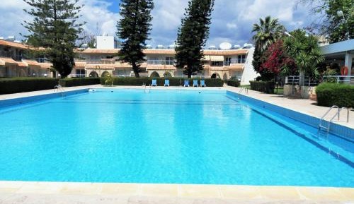 Apartment with Pool View 
