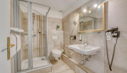 Double or Twin Room with Partial Sea View