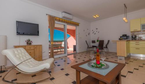 One-Bedroom Apartment with Sea View
