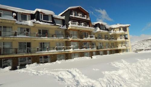 Apartment with Mountain View