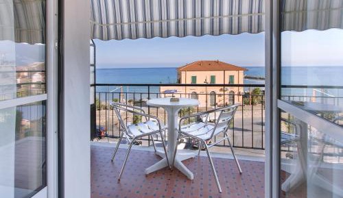 Deluxe Double or Twin Room with Sea View