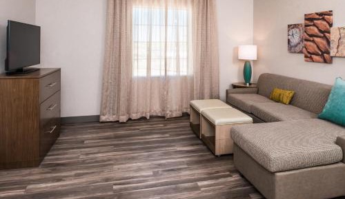 Queen Studio Suite - Hearing Accessible