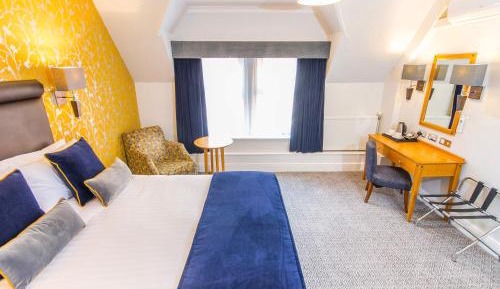 Superior Double or Twin Room with Air Conditioning