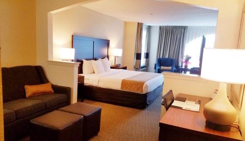 King Suite - Non-Smoking