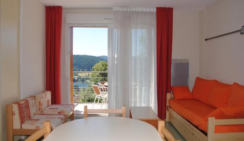 One-Bedroom Apartment (4 Adults)