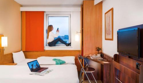 Standard Room With Three Single Beds
