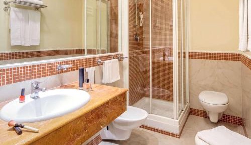 Standard Double Room with One Single Bed