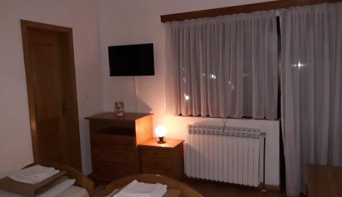 Economy Quadruple Room with Shared Bathroom