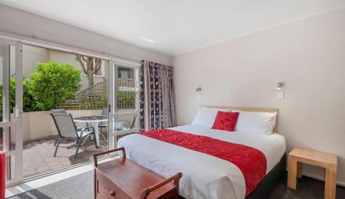 Three-Bedroom Suite with Lake View