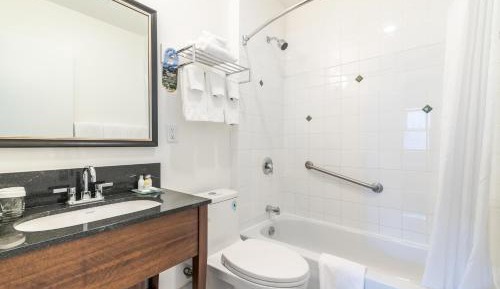 One-Bedroom Suite with Kitchen