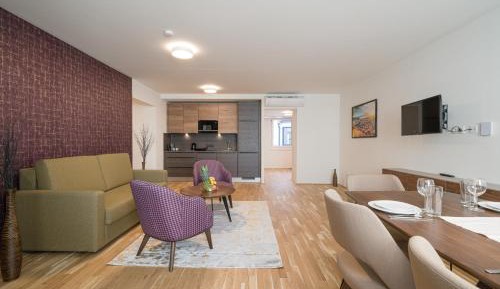 Four-Bedroom Apartment with Balcony 