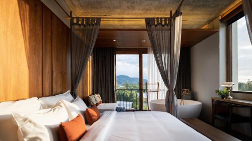 Grand Deluxe with Bathtub