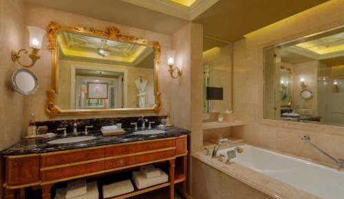 Grand Deluxe Room