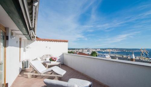 Deluxe Suite with Sea View