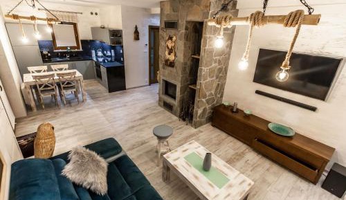 Apartment with Mountain View