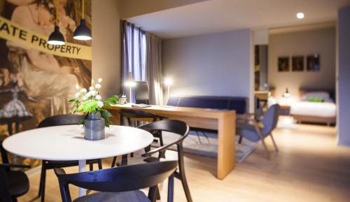 One-Bedroom Apartment with Balcony