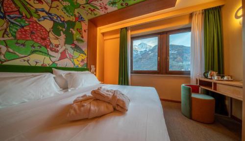 Double or Twin Room with Mountain View