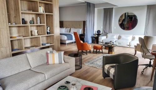 Deluxe Penthouse Apartment