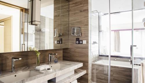 Three-Bedroom Residence Contemporary