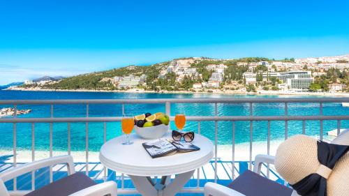 Double/Twin Room with Balcony and Sea View