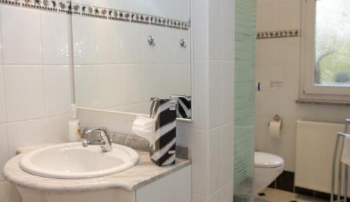 Apartment with Shower