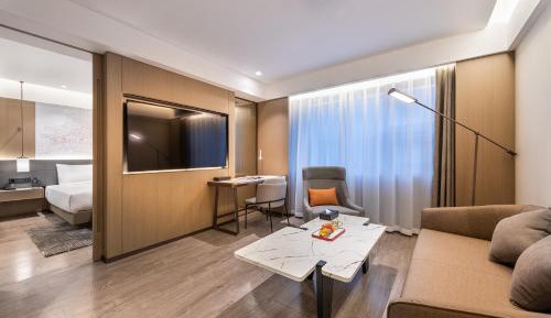 Superior Suite with One King Bed