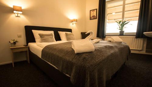 Standard Double Room with Shared Bathroom and Toilet